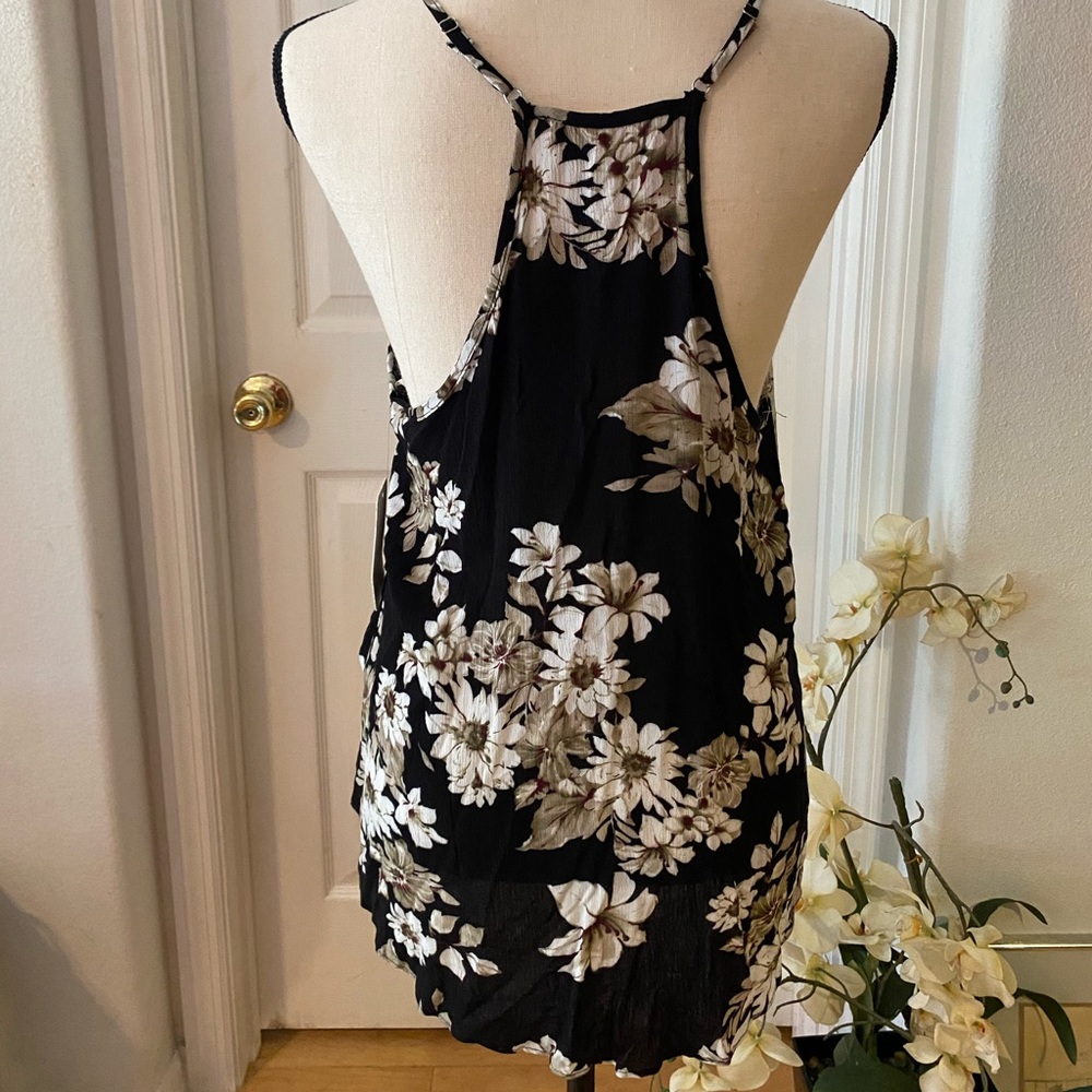 Black Floral Ruffle Front Racerback Tank Large NWT - Picture 2 of 10